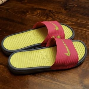 💚Women's Nike Slides💚